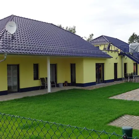 Ferienhaus Strandhaus Sonnenseite Links, Nur 100M Vom Senftenberger See בית נופש