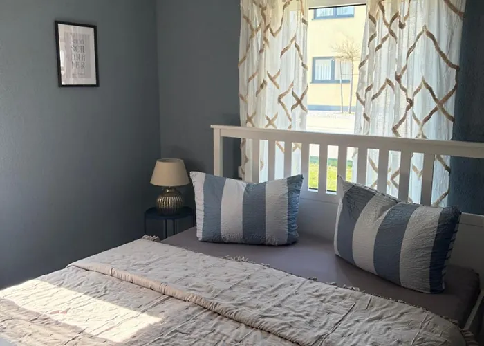 Strandhaus Sonnenseite Links, Nur 100m Vom Senftenberger بيت للعطل